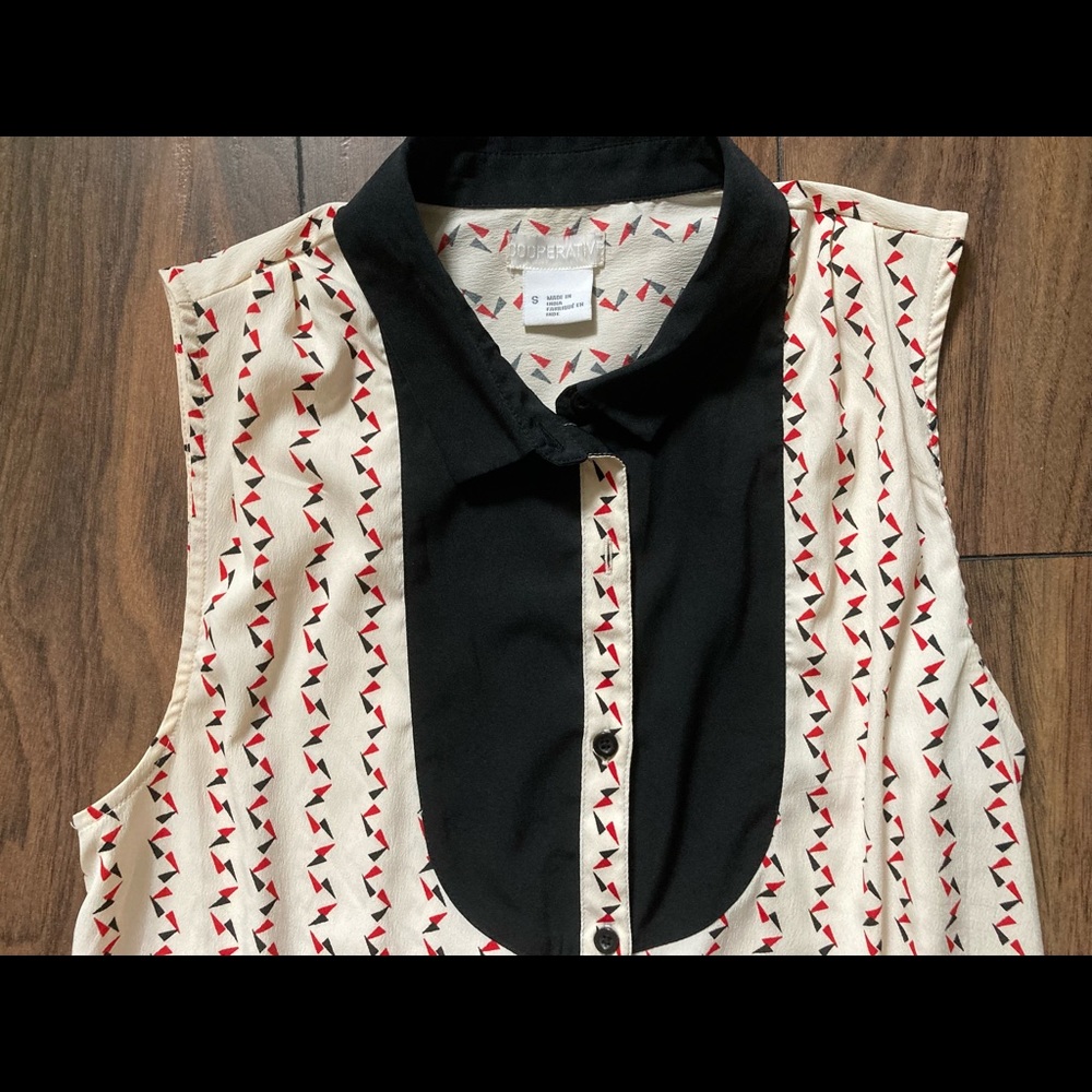 Sleeveless blouse